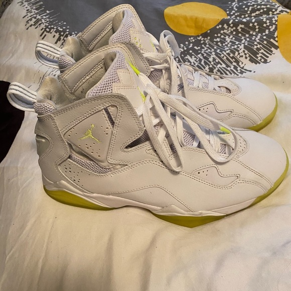 Jordan white and lime green - Picture 2 of 2